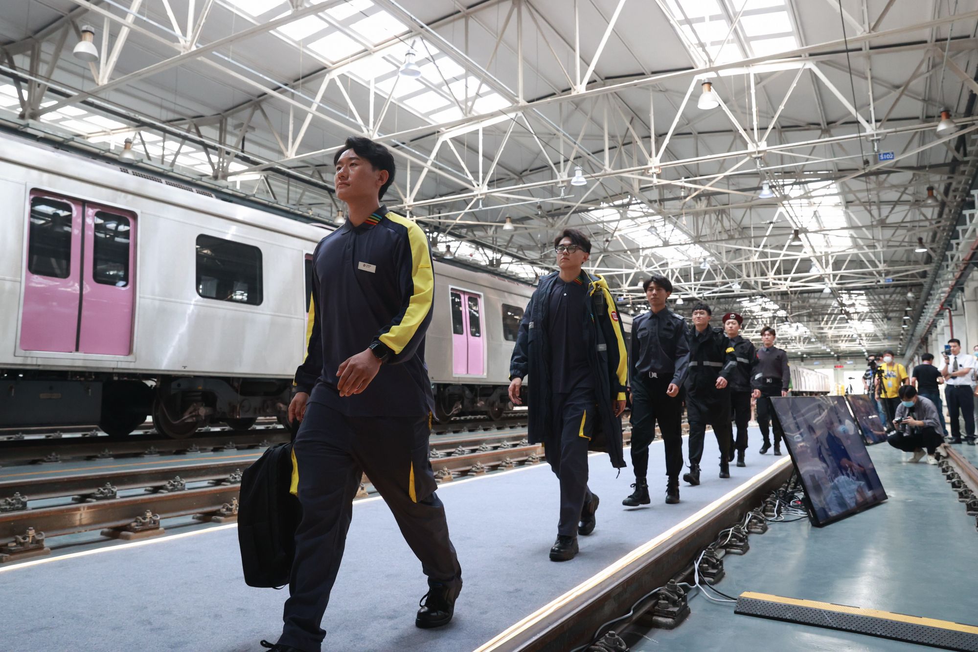 北京京港地铁员工着新装走秀有颜又有料