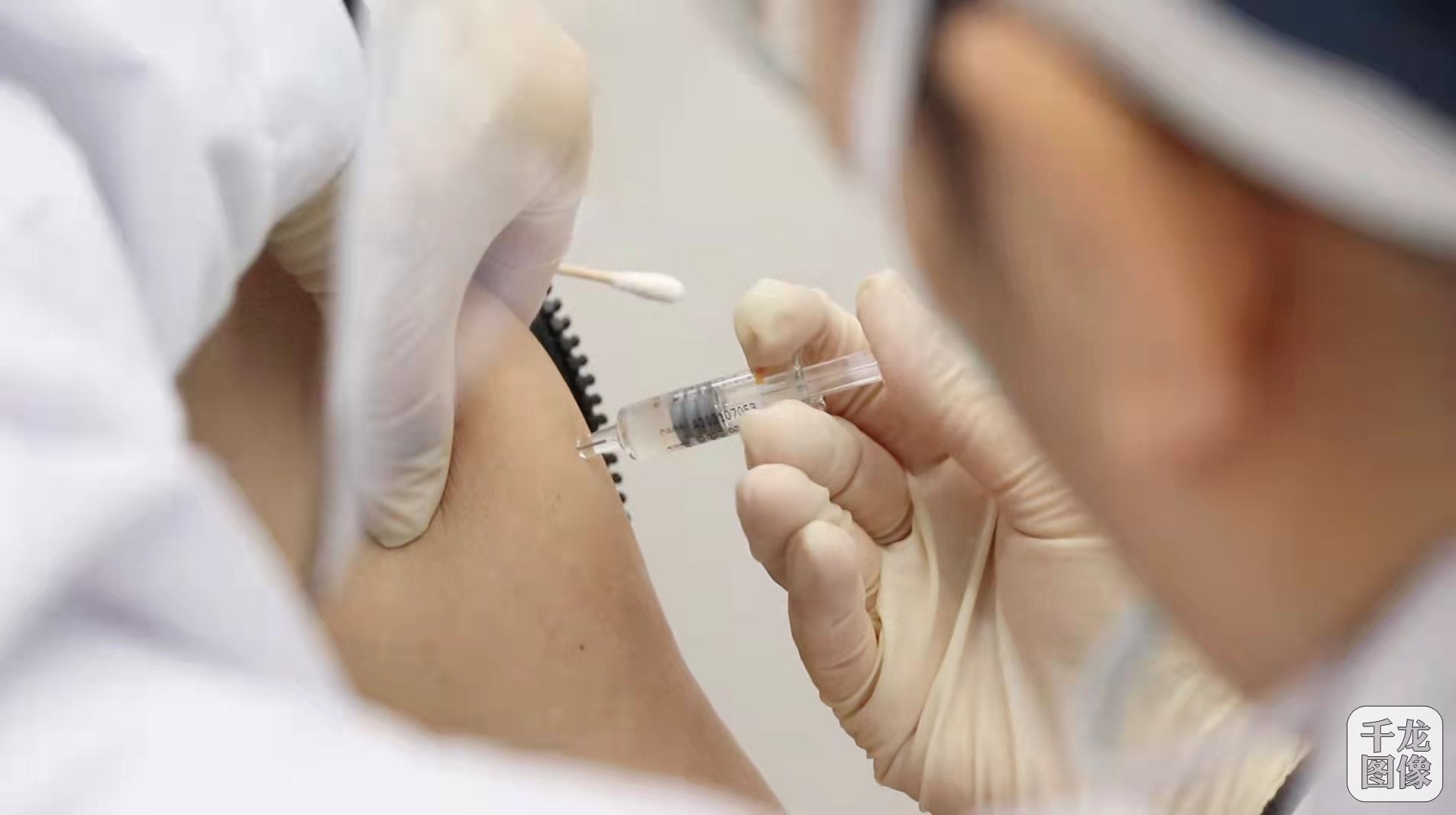 北京劲松街道开打新冠疫苗加强针