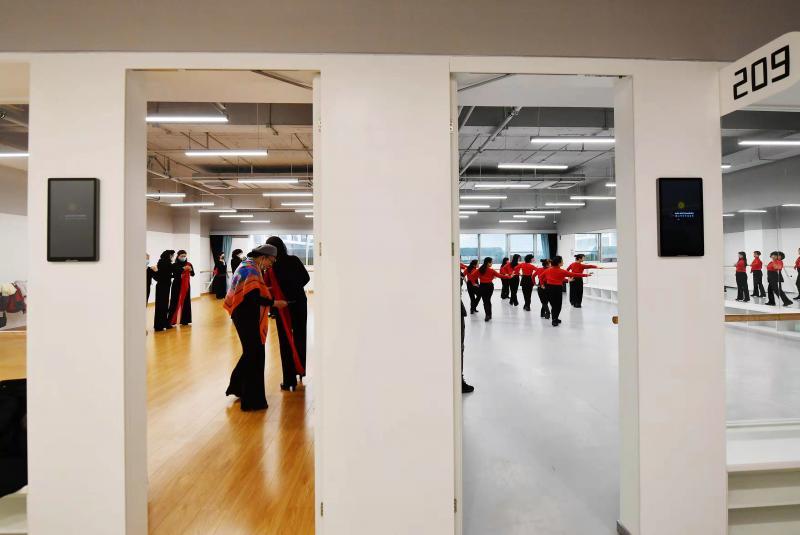 魏公村艺术综合体坐落于海淀区紫竹院街道广源大厦,是集舞蹈,音乐