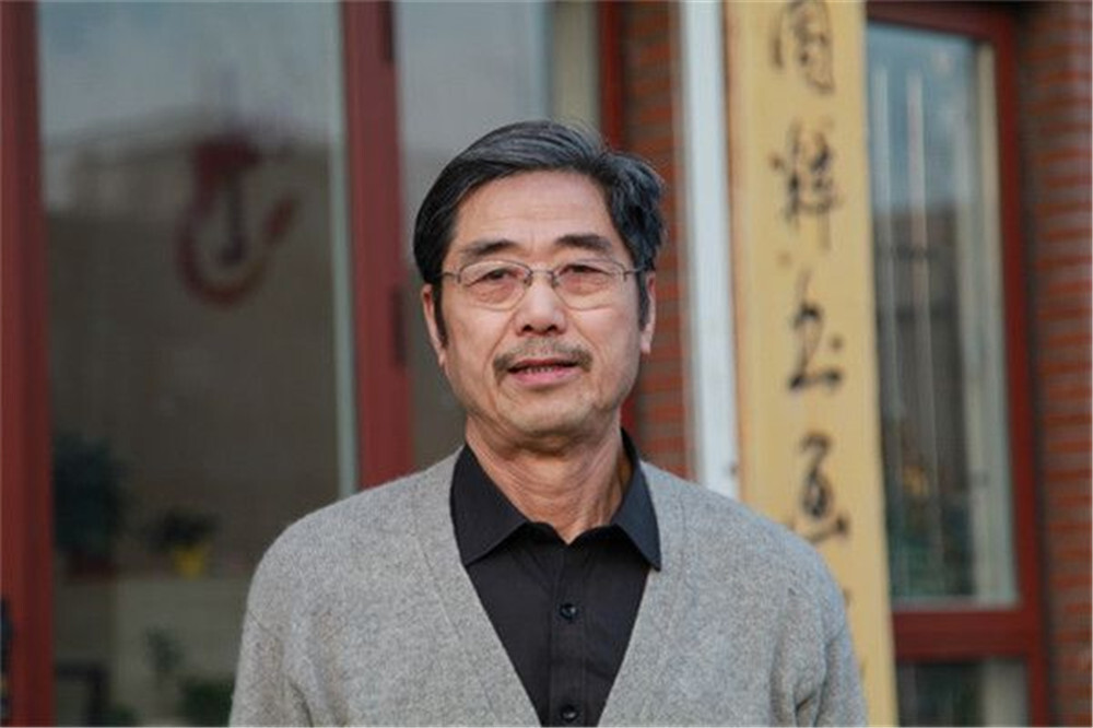 家协会会员,山东美术家协会理事,山东省国画院副院长,祖籍山东阳谷