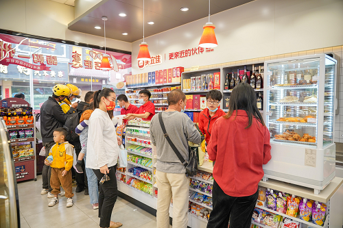 美宜佳开展暖春行动春节不打烊温暖千万家