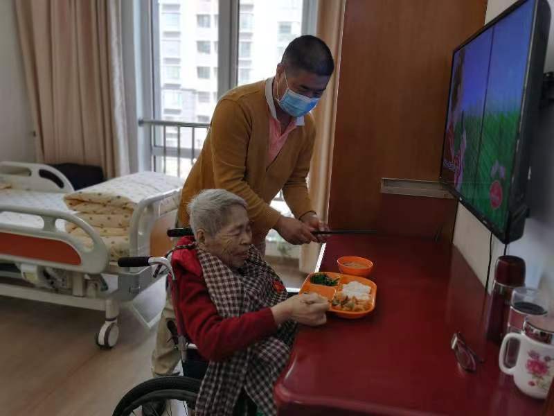 很怕别人说对父母不孝,现在看来,没想到你们把老人照顾的这么好,到