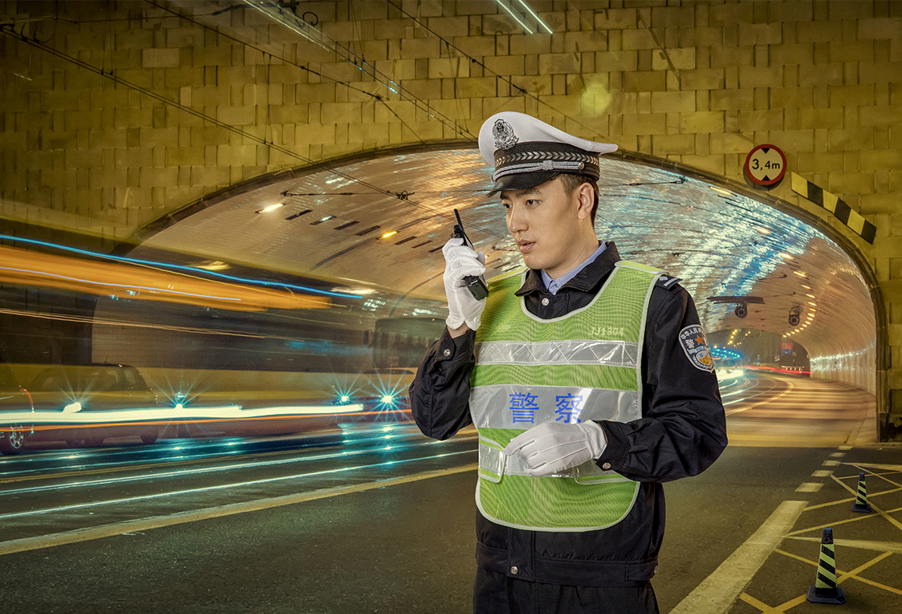 逆行在岗海能达多模智能对讲机助力交警守护家园