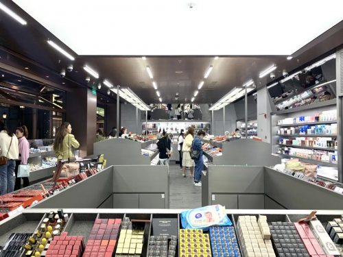 游走在时光与故事之间的harmay话梅零售店