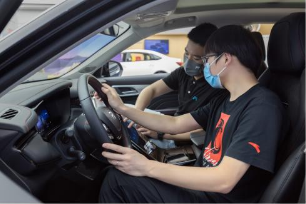 对此,飞凡汽车也推出了一系列车主福利和补贴政策.