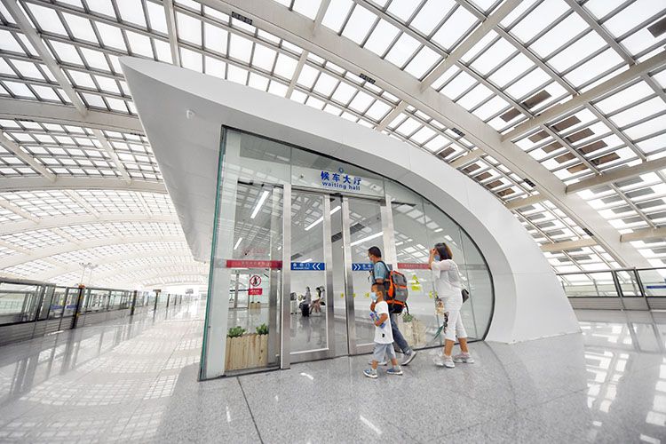 探访首都机场线t3站全新乘客候车大厅室内温度亮度均可调