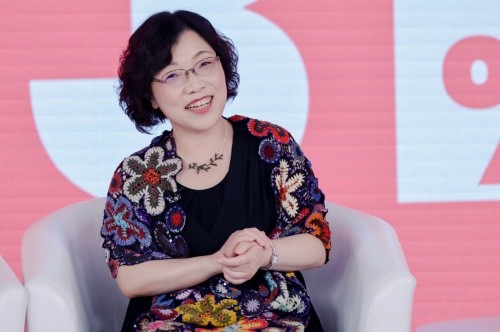 圆桌会谈随后的专家圆桌会谈,由项蕾红教授,张瑛女士以及护肤科普博主