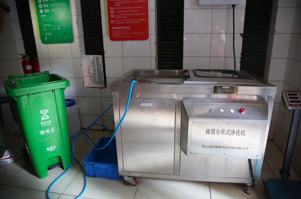 启动仪式后,无废空间厨余堆肥机第一次投入运行,对社区的厨余垃圾进行