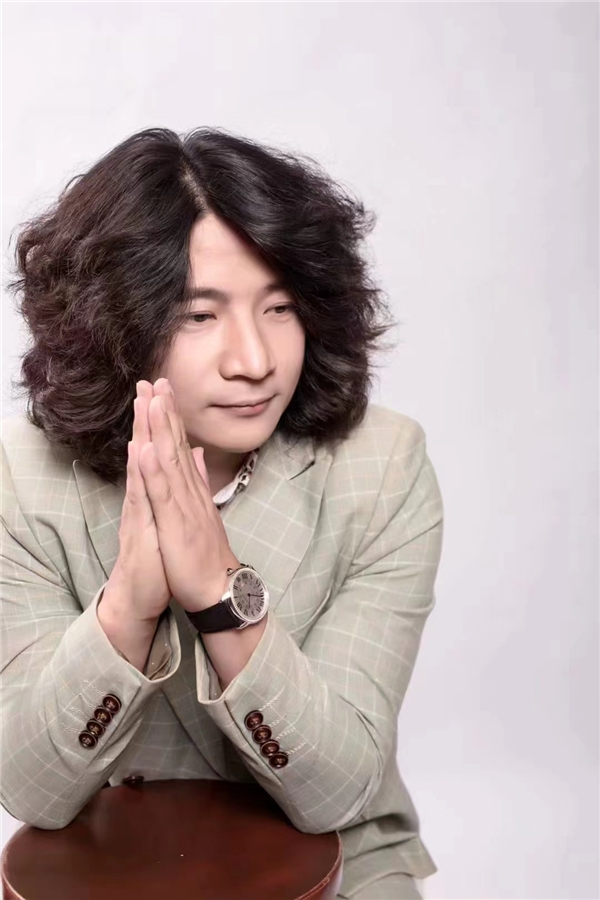 导演肖昂故乡情情谊浓浓汇人生