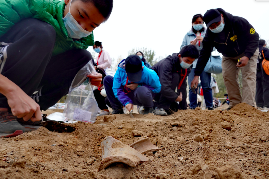 20组家庭走进琉璃河考古现场:历史在我面前活起来了-千龙网·中国首都