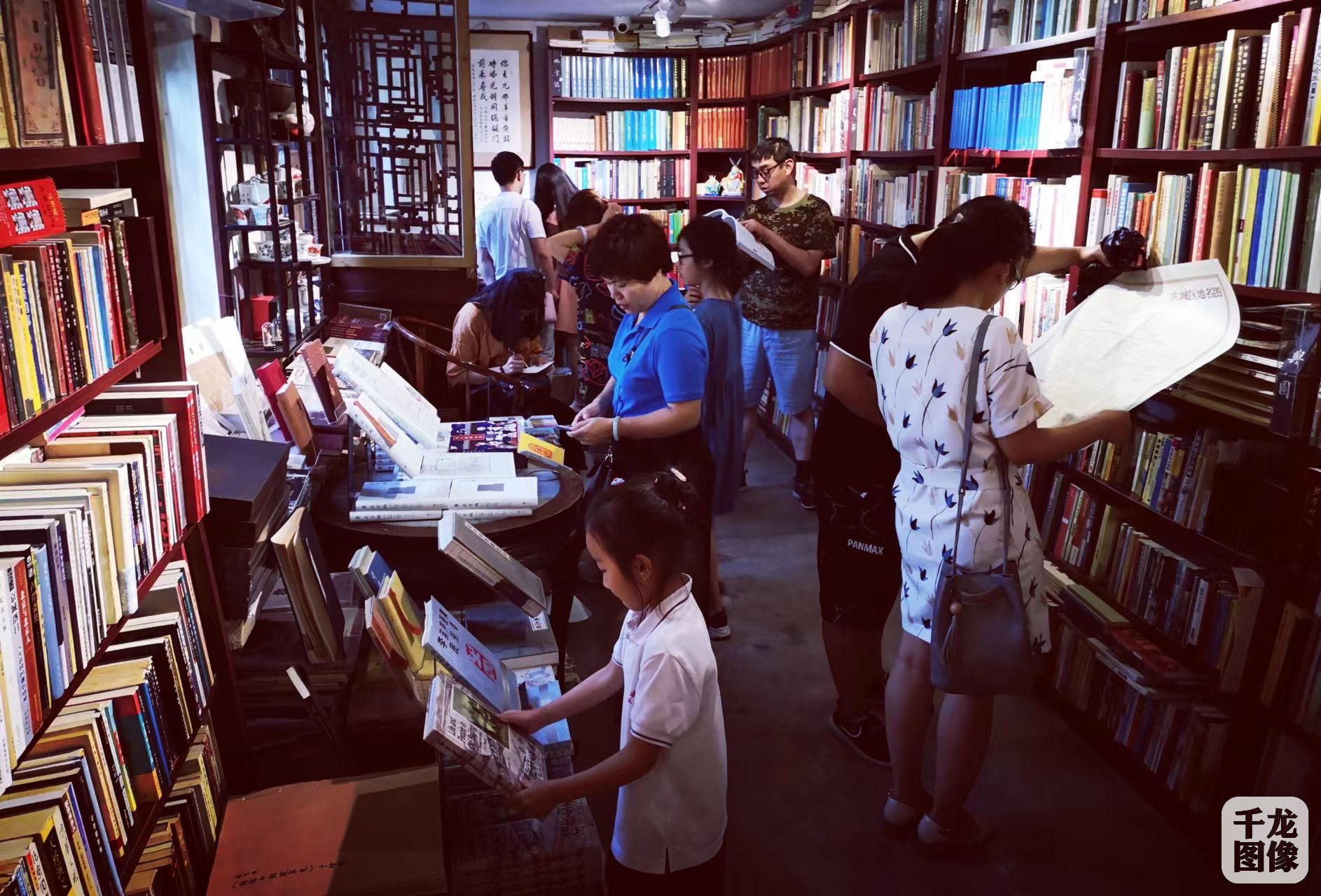 北京历史,崔勇创办了专营北京历史文献的正阳书局,后来在西城区"文物