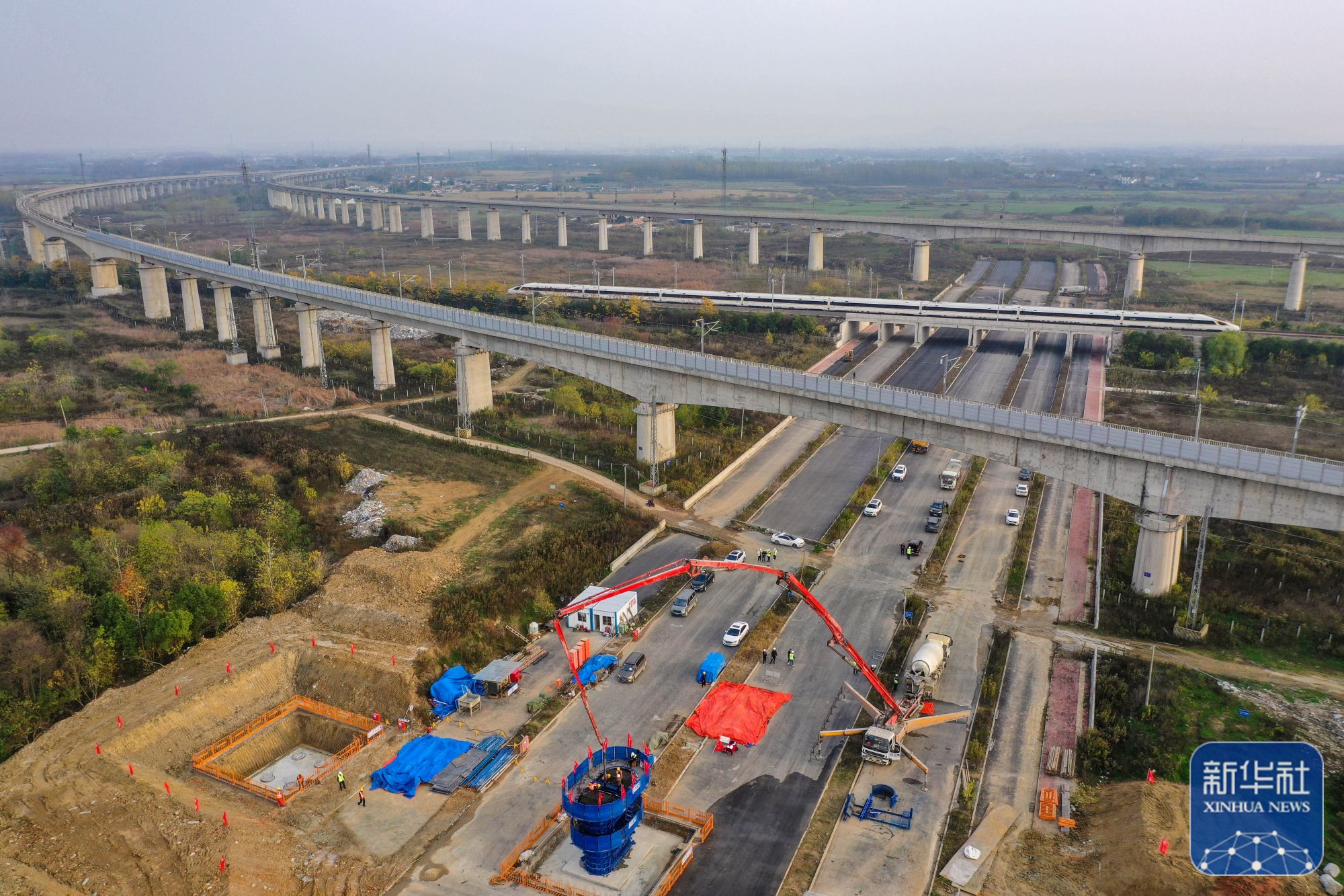 新建沪宁合高铁安徽段首根墩身浇筑完成