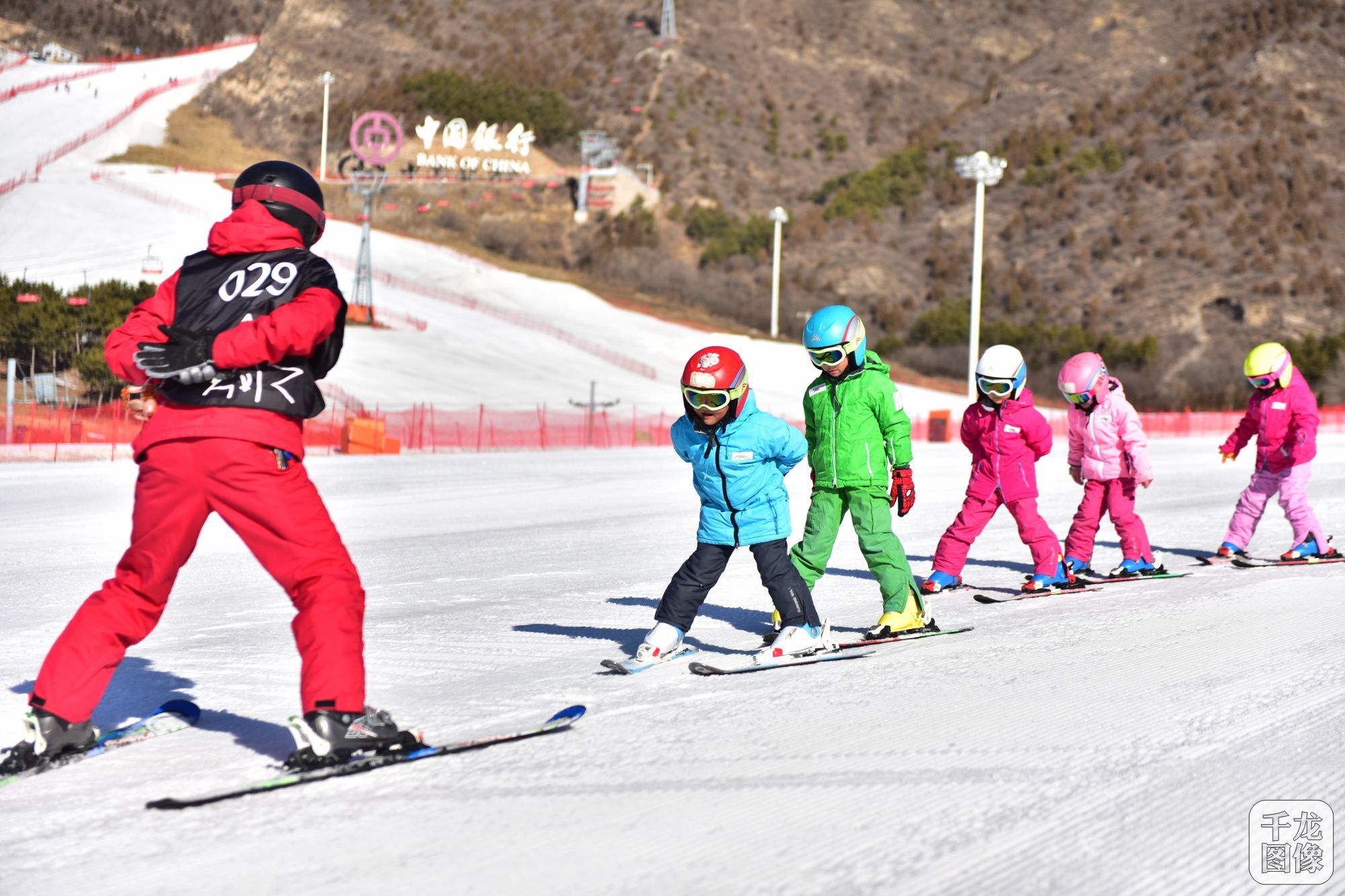 北京延庆萌娃征战滑雪课堂