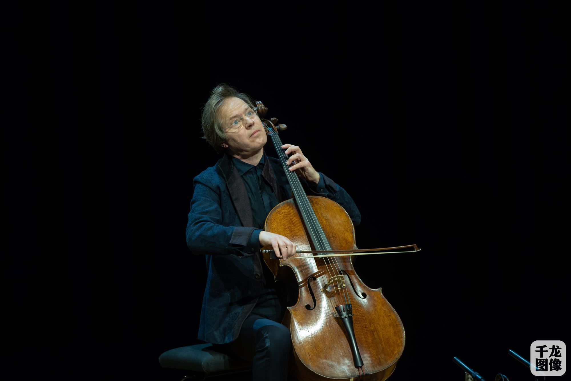 扬沃格勒携全套巴赫大提琴无伴奏组曲亮相国家大剧院