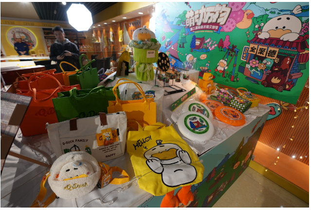 截至目前,“萌宝鸭”的文创产品已经有近40种。新京报记者李木易摄