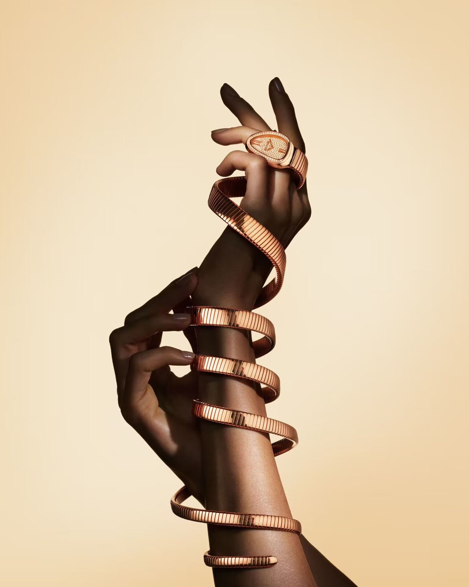 探索传世蜕变|bvlgari宝格丽耀目发布serpenti系列75周年广告大片