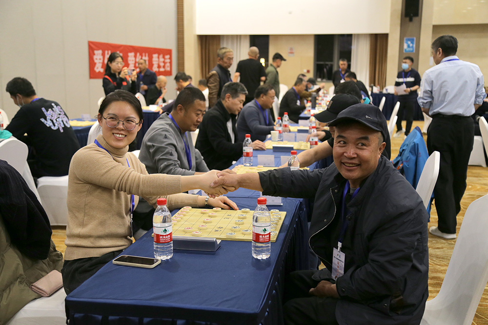 “以棋会友，结君子之交，推动全民健身，助力乡村振兴”，北京市农民象棋赛在继承中华民族优秀文化遗产，营造京郊中国象棋特色文化氛围，增进象棋爱好者之间的交流当中起到了积极的作用。