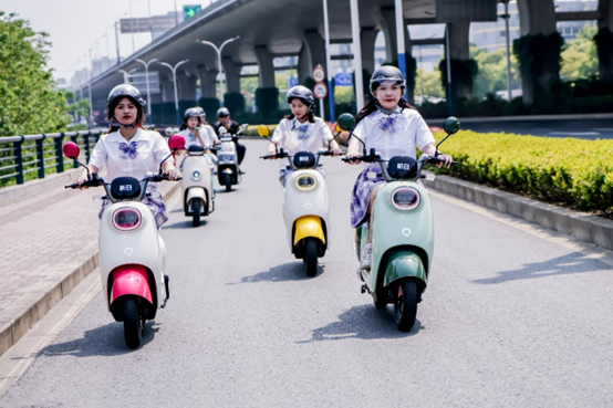 并且动力性能上,新日电动车超强搭载双芯双动力系统2.