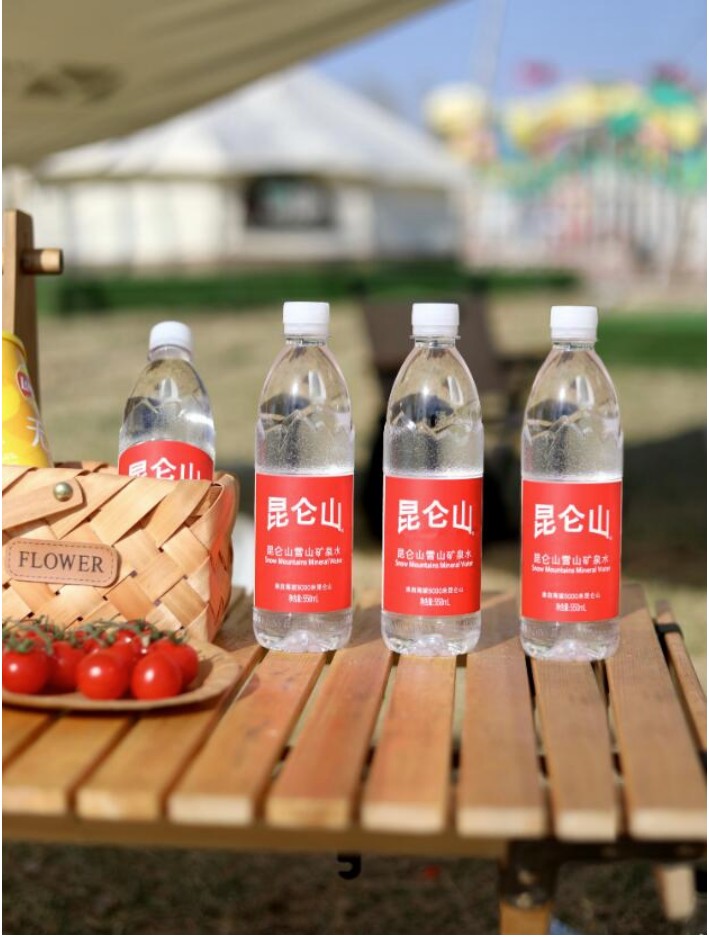 潮人热捧昆仑山矿泉水成出游运动标配
