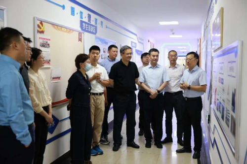 随后,闫军董事长感谢张军院士和中心领导热情接待,同时对校企双方在ai