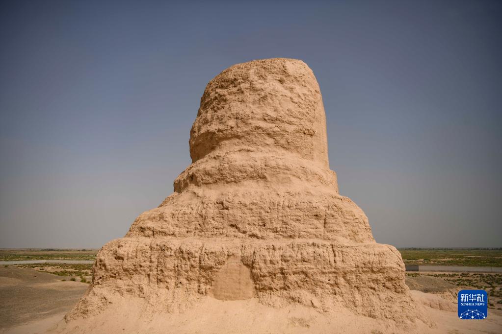 位于新疆喀什市城郊的唐代佛寺遗址——莫尔佛塔(6月12日摄).