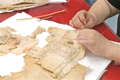 走进北京市档案馆 探秘档案修复保护技艺-千龙网·中国首都网