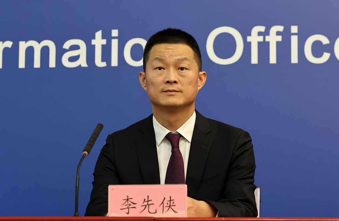 北京市石景山区委常委、常务副区长、区政府新闻发言人 李先侠