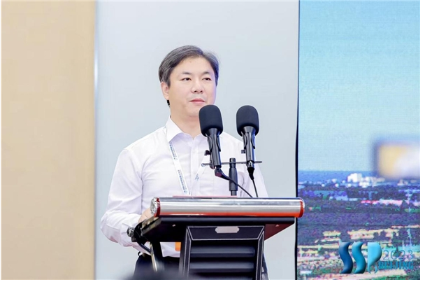 王鹏书记论坛上河北省邢台市柏乡县县委书记王鹏致辞并做推介,对柏乡