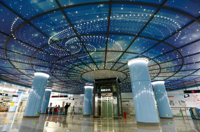 图片以星空和科幻代入感为设计灵感的杭州地铁5号线创景路站 图源：潮新闻