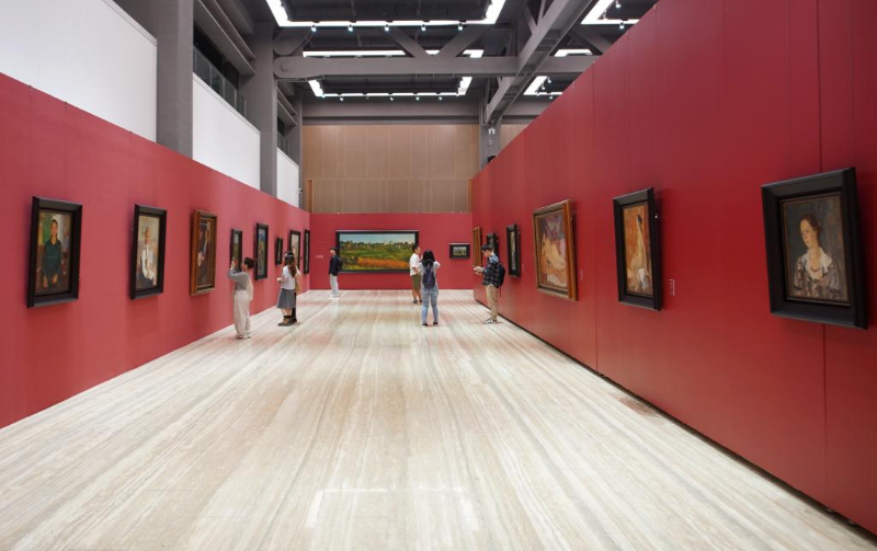 "潘义奎油画展"在北京开幕