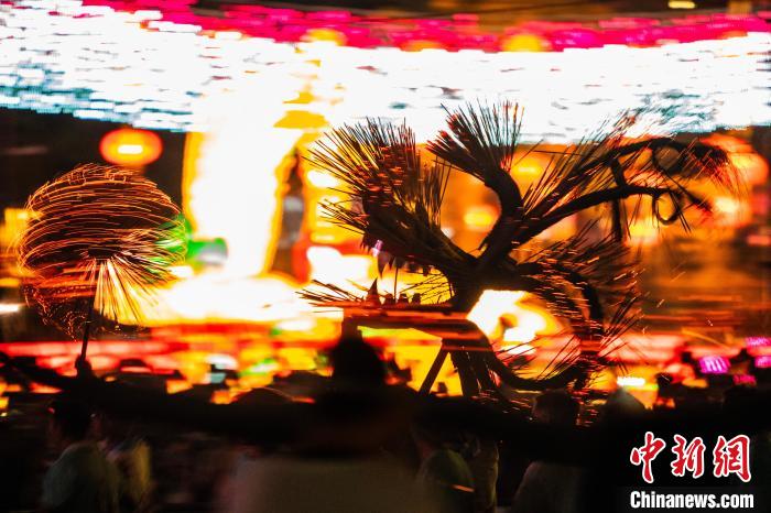 香港国家级非遗项目&ldquo;大坑舞火龙&rdquo;中秋夜再度亮相维园