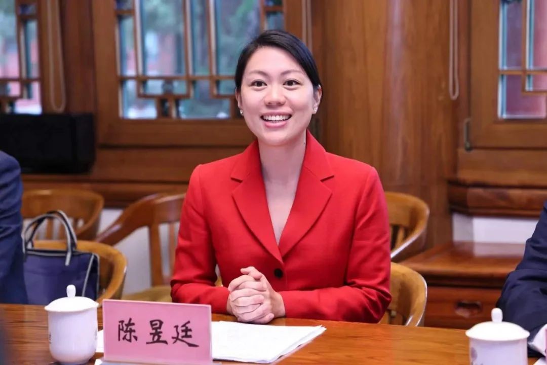 中国>正文(陈昱廷董事长致辞)在签约仪式上,陈昱廷董事长在致辞中表示
