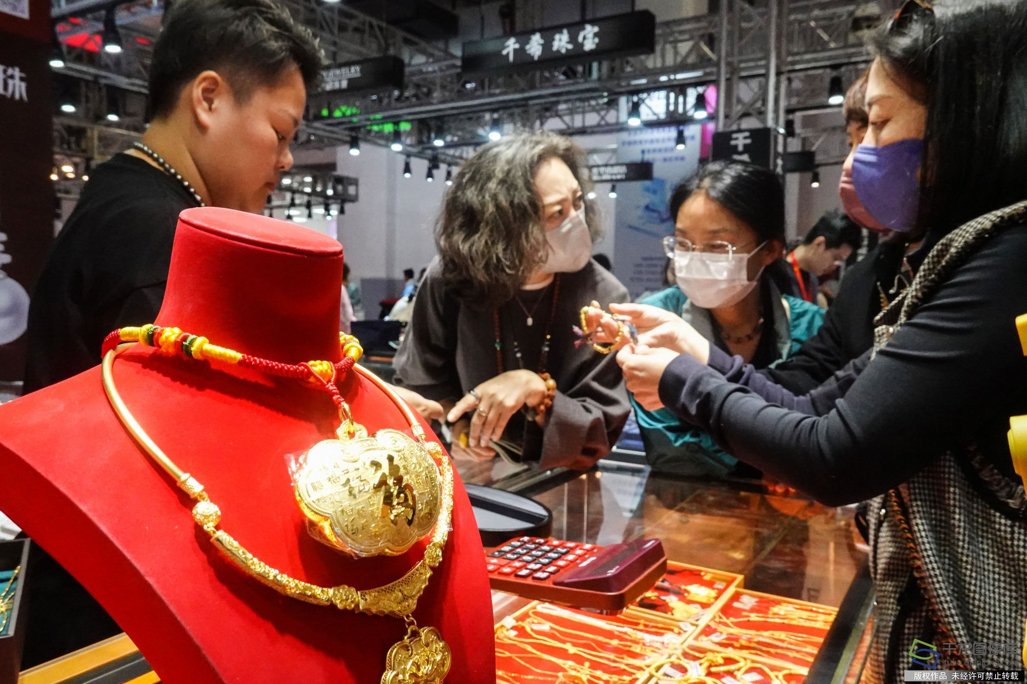 千龙网记者 陈健男摄2023年中国国际珠宝展10月26日至10月30日在北京