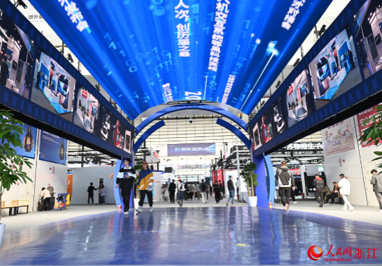 11月7日上午，2023年世界互联网大会&ldquo;互联网之光&rdquo;博览会在浙江乌镇开幕。人民网记者 叶宾得摄11月7日上午，2023年世界互联网大会&ldquo;互联网之光&rdquo;博览会在浙江乌镇开幕。人民网记者 叶宾得摄