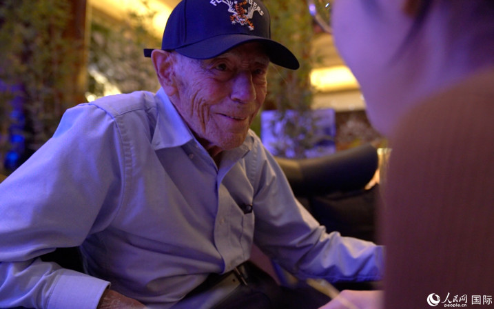 飞虎队老兵哈里&middot;莫耶接受人民网专访。 人民网 张文捷摄