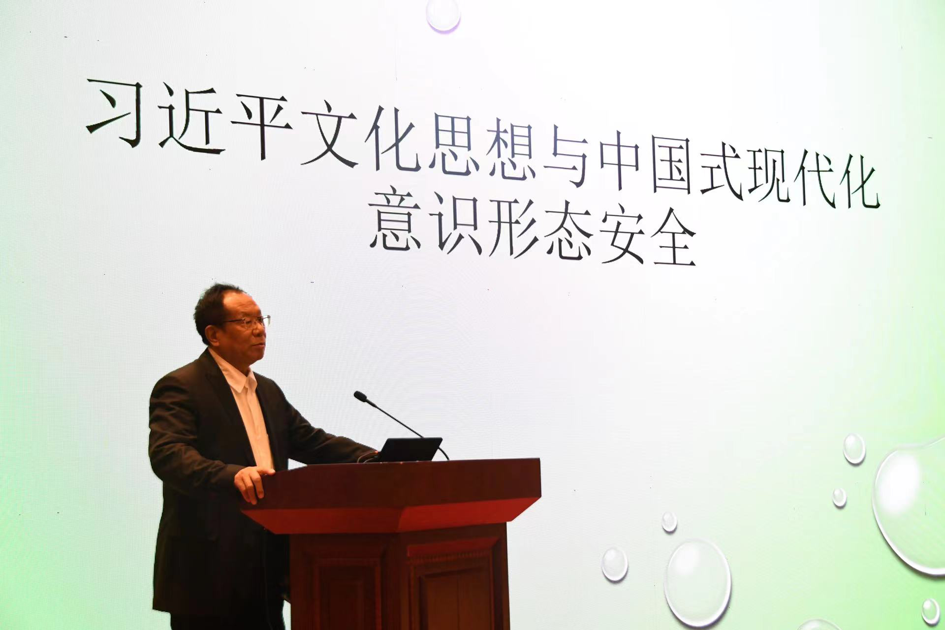 上海大学传媒研究中心主任郝雨教授做主题报告
