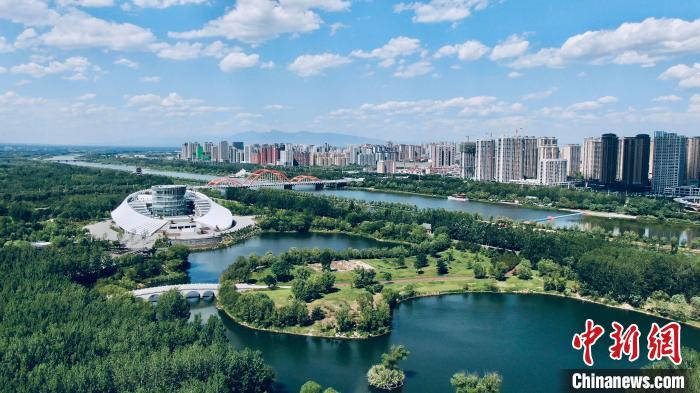 &ldquo;一川清水，两岸锦绣&rdquo;成为临汾城市的&ldquo;水上会客厅&rdquo;。　李典平 摄