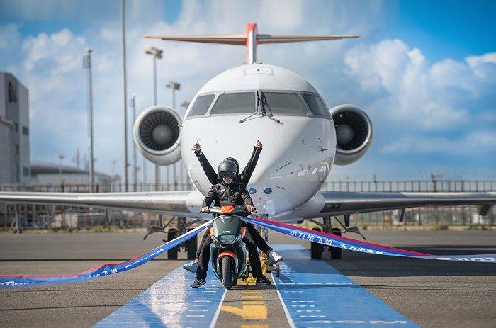 翻越秦岭""滇藏挂壁山路""查干湖冰湖越野拉力赛"……等多项极限挑战