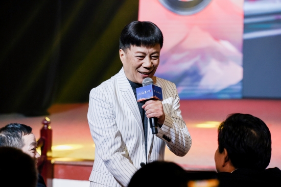 &ldquo;何以中国&middot;向海泉州&rdquo;网络主题活动现场，陈百潭演出时与观众互动。泉州广播电视台供图