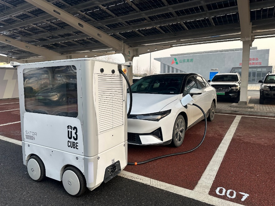 移动充电机器人全面"上岗" 助力保障春运路网-千龙网·中国首都网