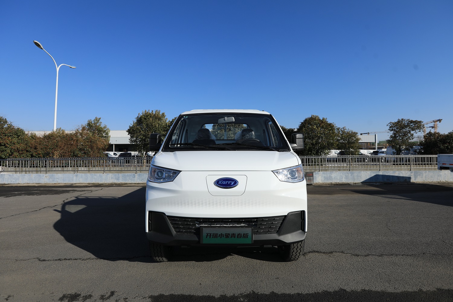 为进击油电同价时代,助力用户降本增效,开瑞汽车为创业青年送来了龙年