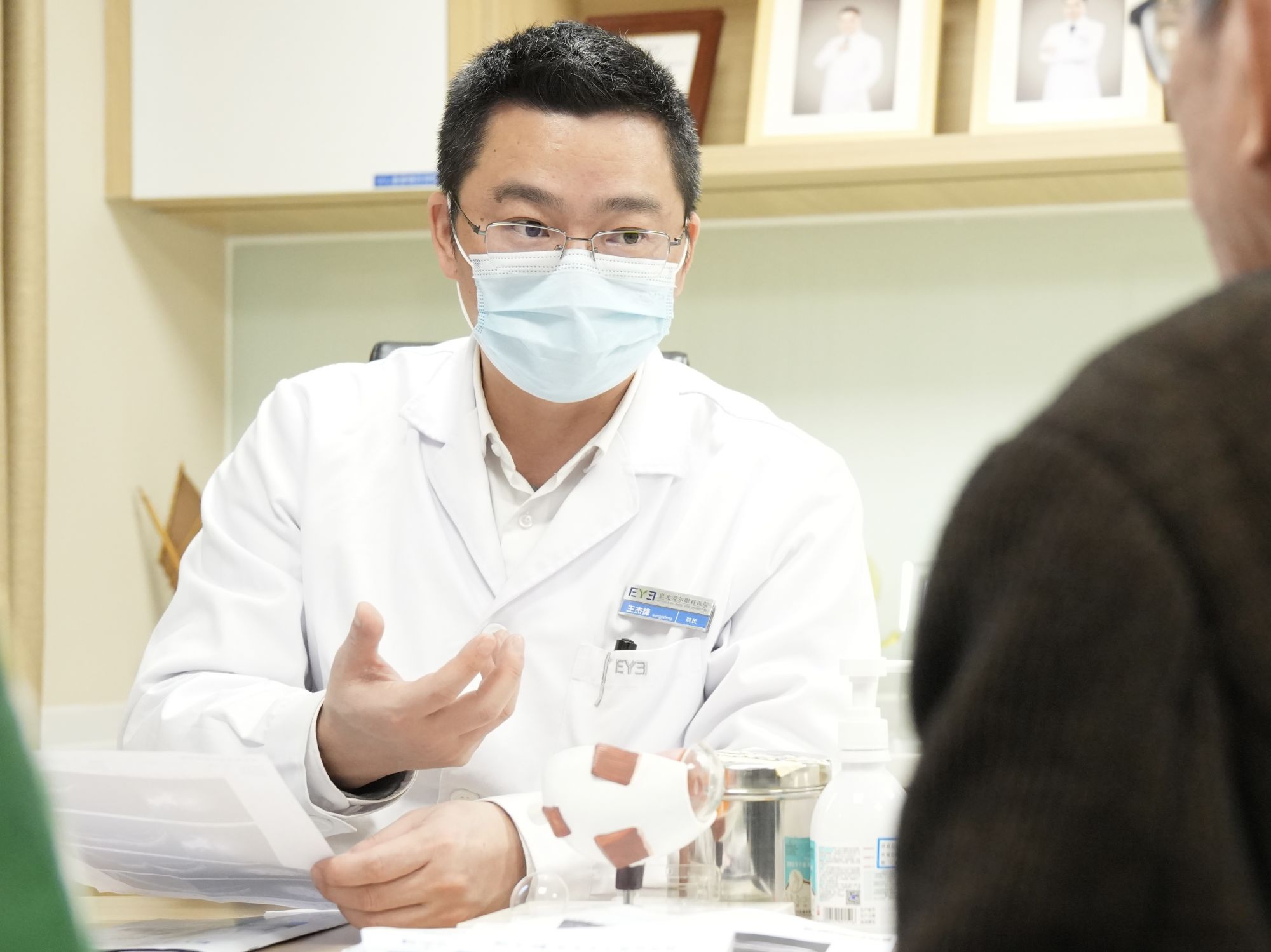 共赴耄耋复明路惠光爱尔眼科医院一对特殊的90后姐妹花