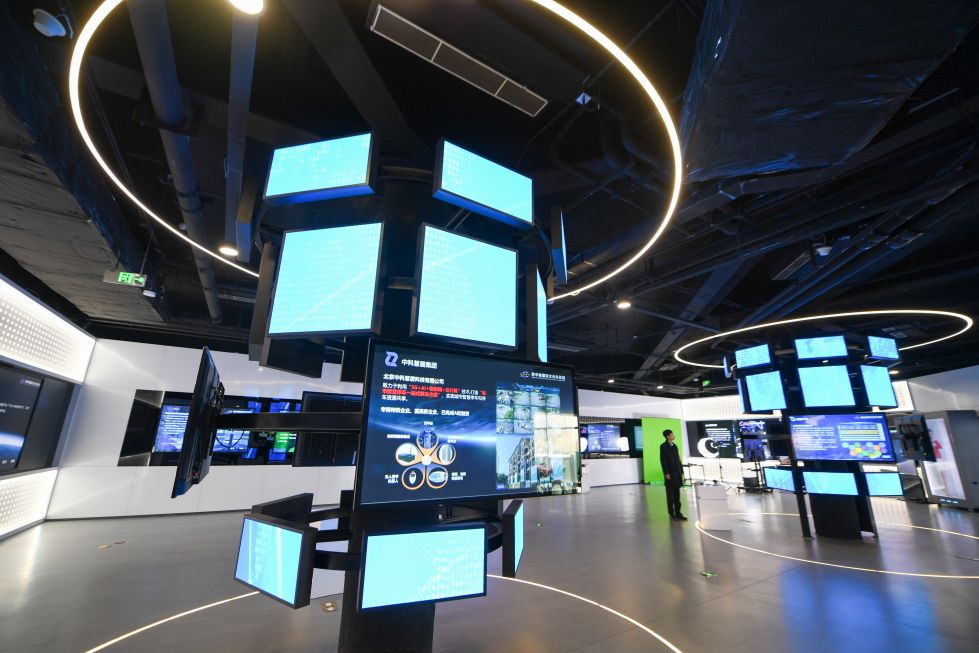 2024年2月5日拍摄的北京南中轴国际文化科技园数智创新中心展示厅。新华社记者 鞠焕宗 摄