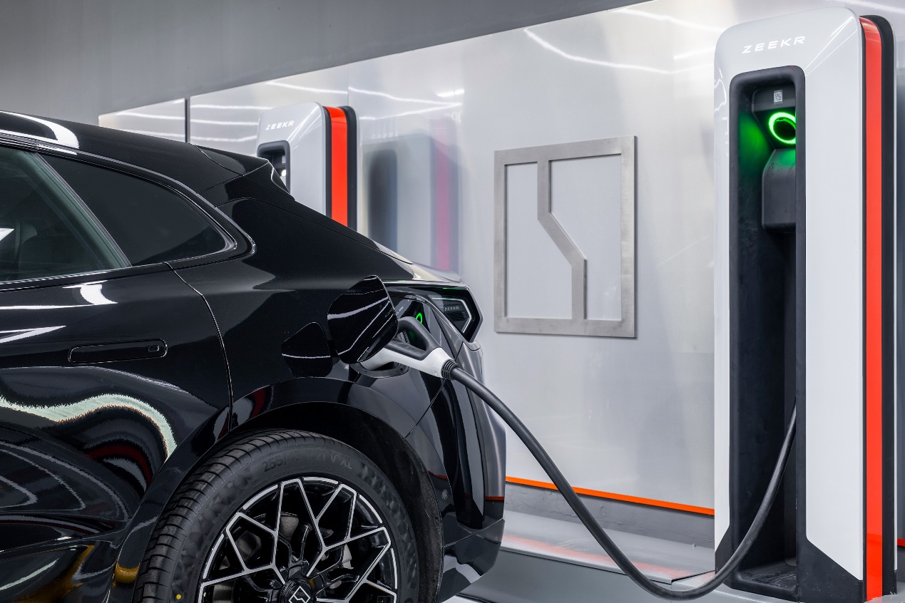 从超快到超便捷,极氪为用户打造全方位补能体验-千龙