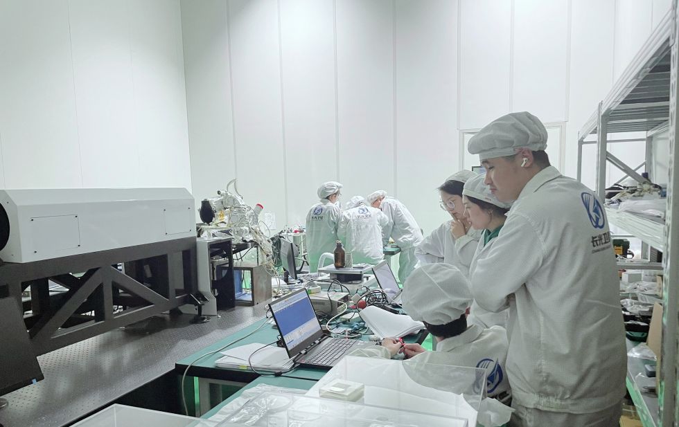 2023年5月30日，位于吉林的长光卫星技术股份有限公司科研人员在进行激光通信测试试验。新华社记者 孟含琪 摄