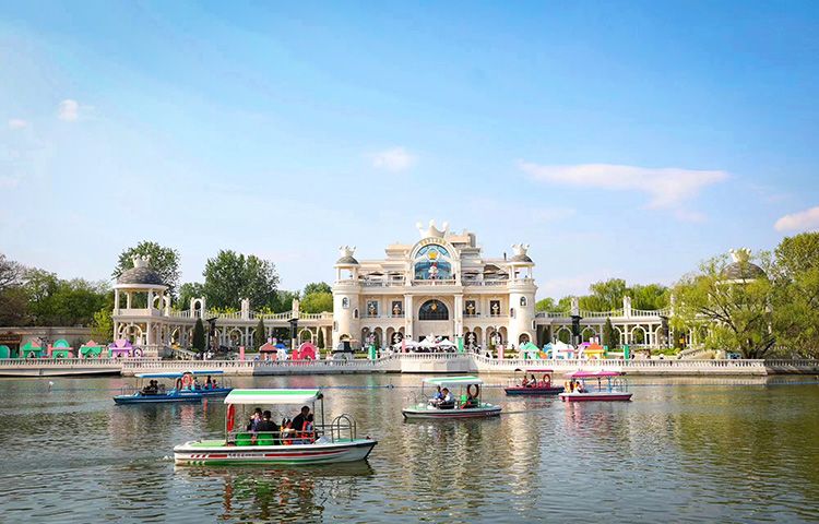 周末游园,北京朝阳公园游船,露营火爆