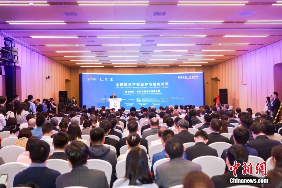 cfa5933de858492e8efc34e8dad1f17b