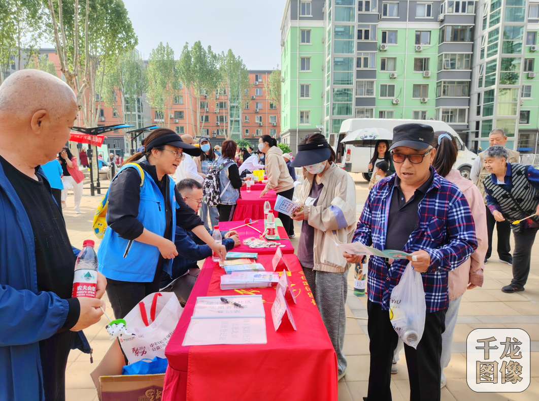 &ldquo;践行垃圾分类 共筑绿色生活&rdquo;志愿服务3