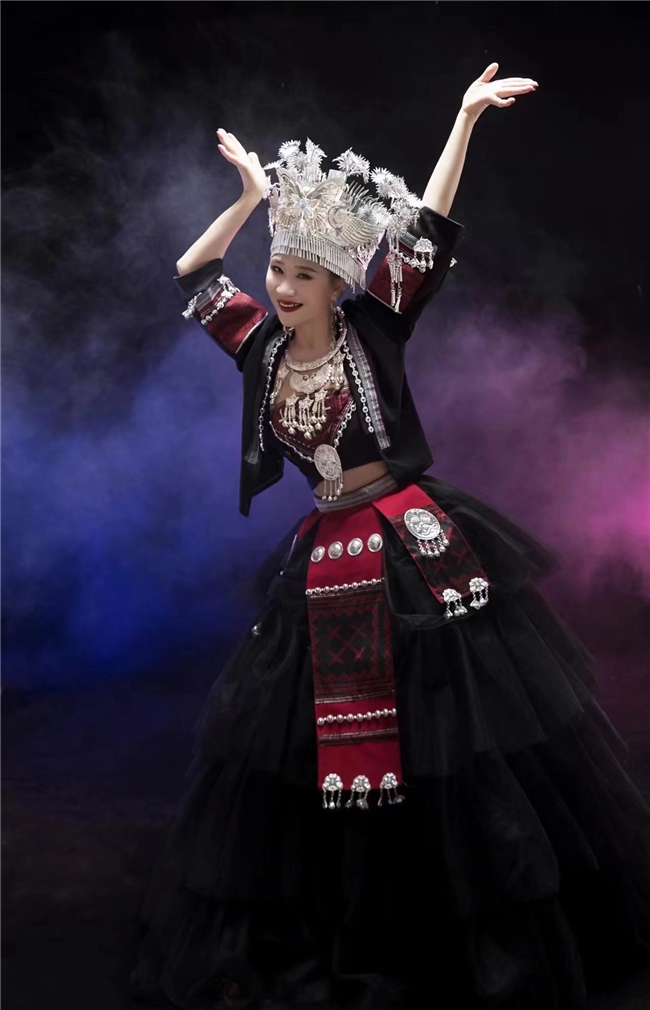 中国著名歌舞编导夏冰:何以踩花山,山歌逐舞欢