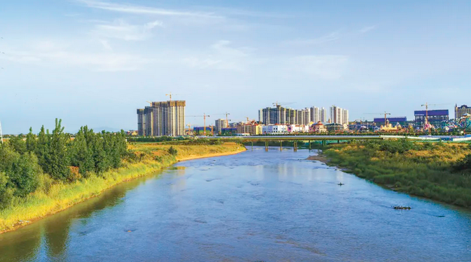 治理后的泾河水质明显改善,2019年至今,泾河水质长期稳定在地表Ⅲ类以上。图为泾河(西咸段)风光。李星 摄 治理后的泾河水质明显改善,2019年至今,泾河水质长期稳定在地表Ⅲ类以上。图为泾河(西咸段)风光。李星 摄